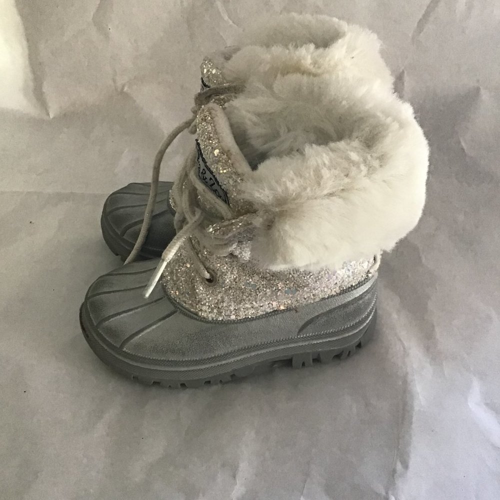 Eva & Zoe kids sparkle boots size 8